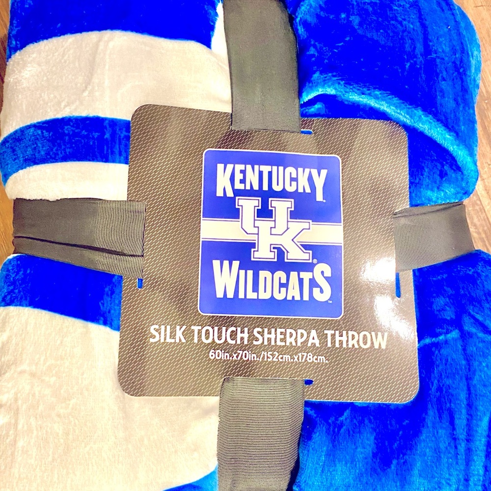 UK Wildcats Sherpa Throw 60inchesx70inches